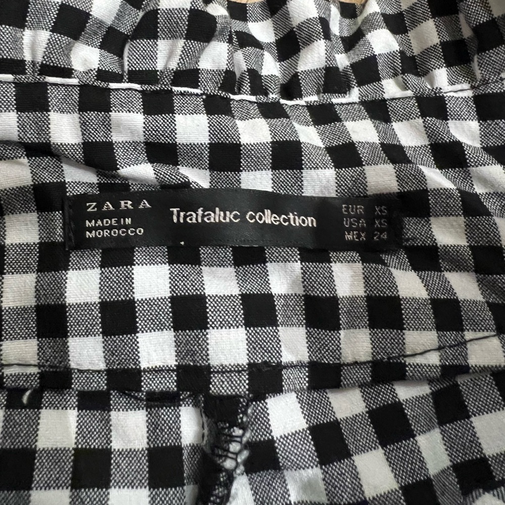 Zara Short - Picture 2 of 3